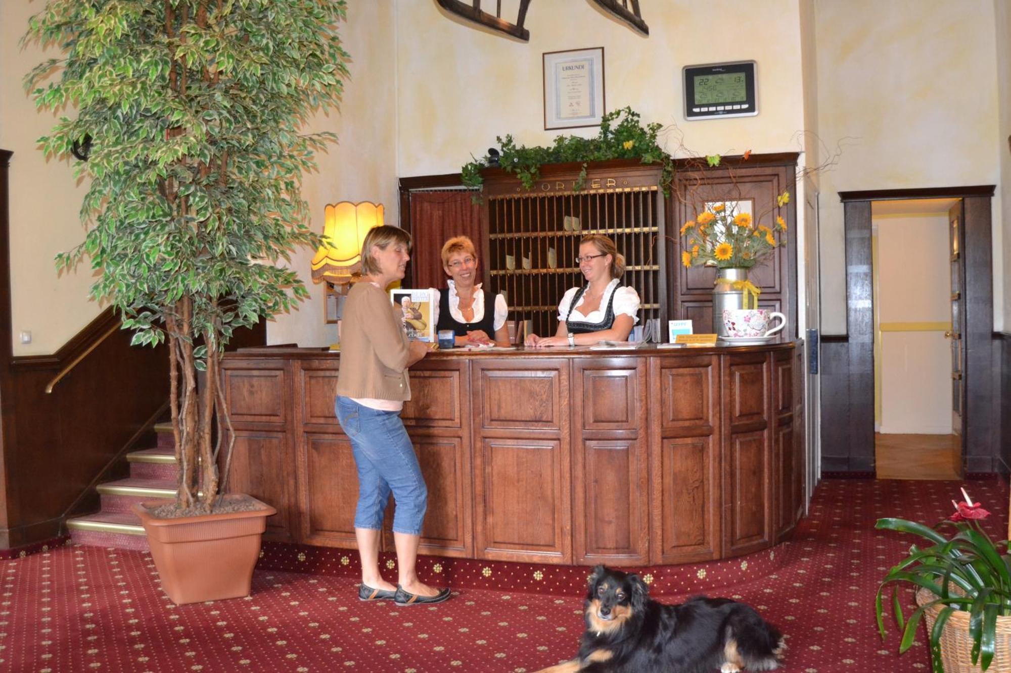 Hotel Vier Jahreszeiten Garmisch-Partenkirchen Esterno foto