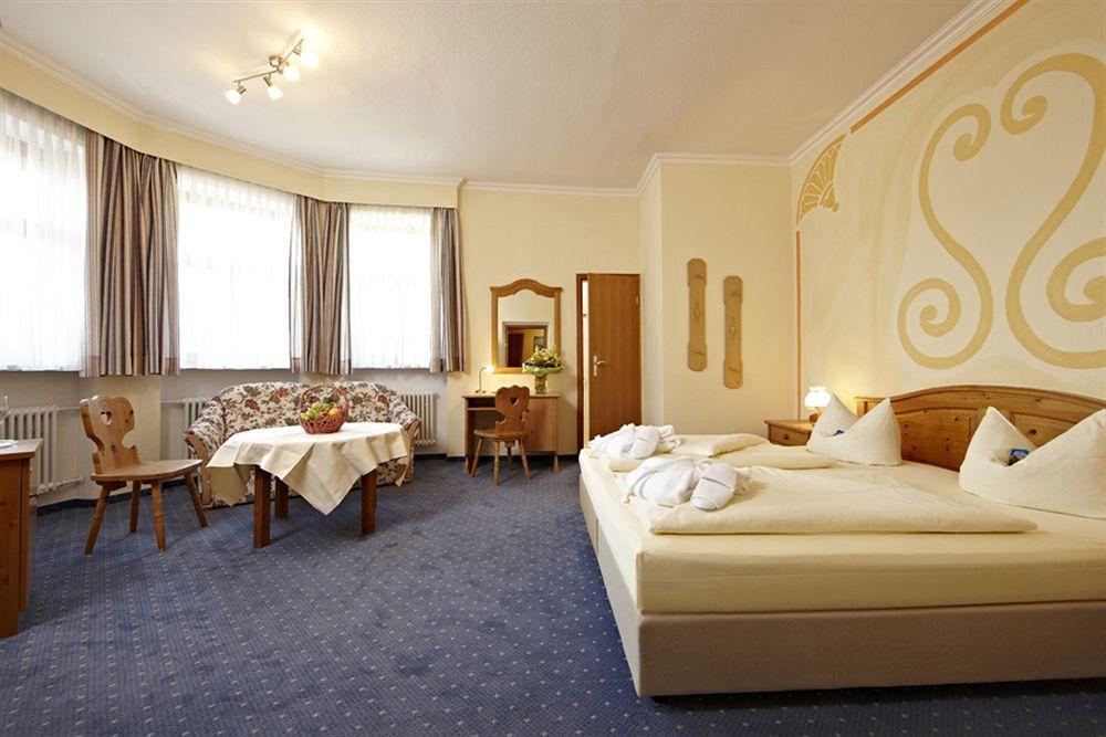 Hotel Vier Jahreszeiten Garmisch-Partenkirchen Esterno foto