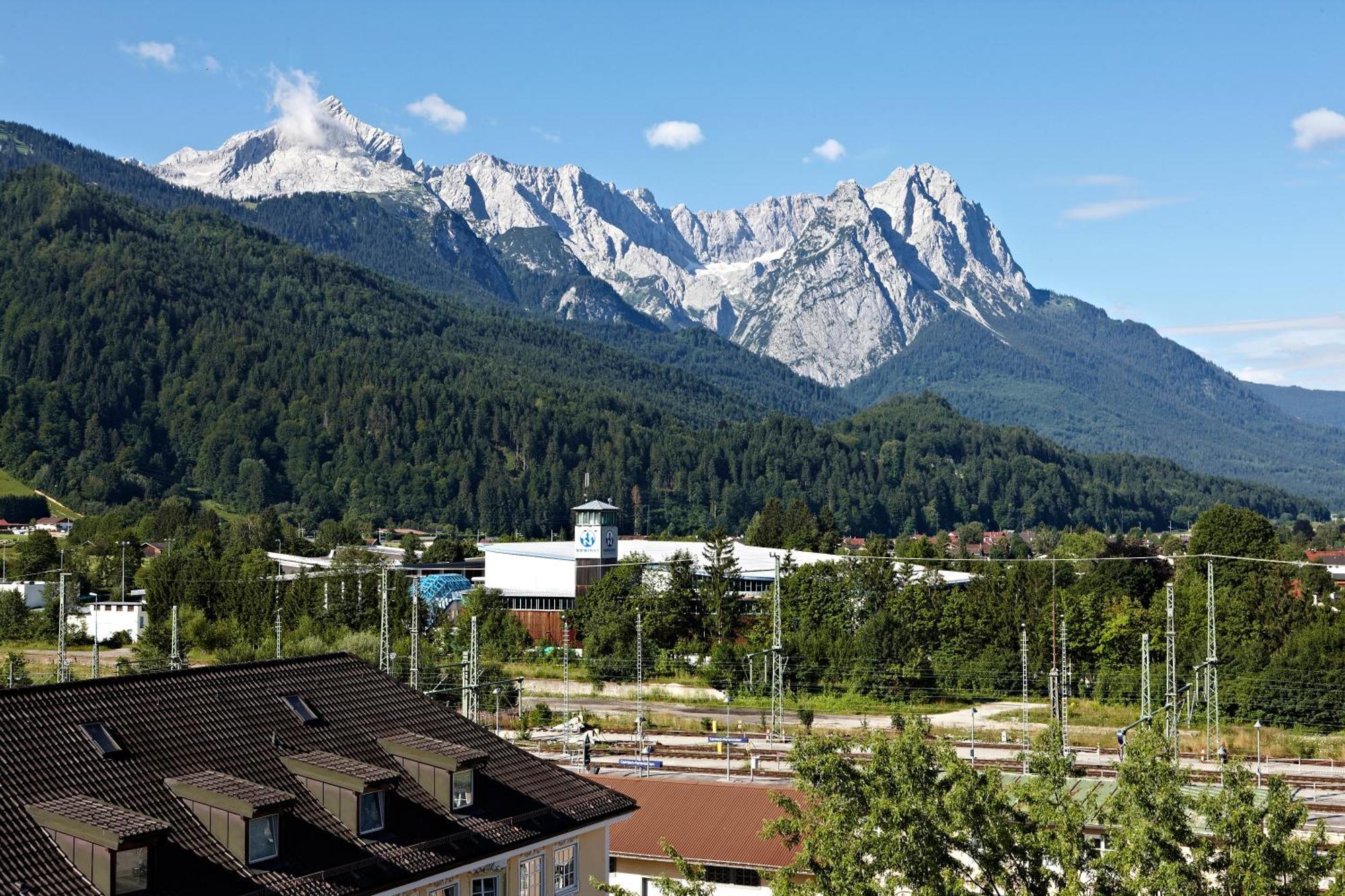 Hotel Vier Jahreszeiten Garmisch-Partenkirchen Esterno foto