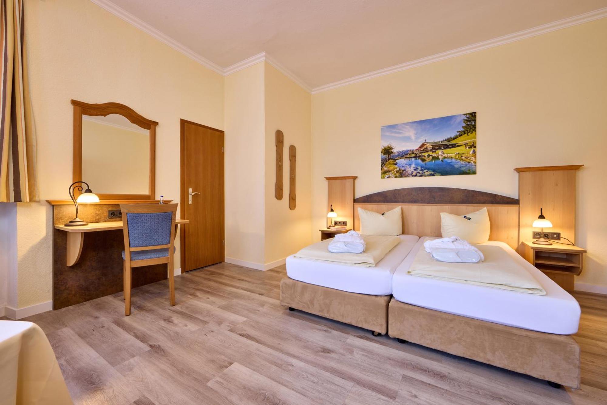 Hotel Vier Jahreszeiten Garmisch-Partenkirchen Esterno foto