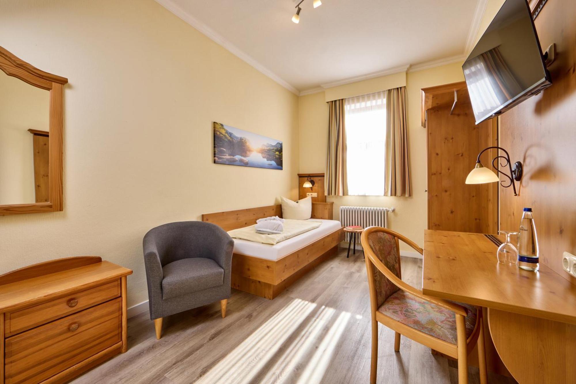 Hotel Vier Jahreszeiten Garmisch-Partenkirchen Esterno foto