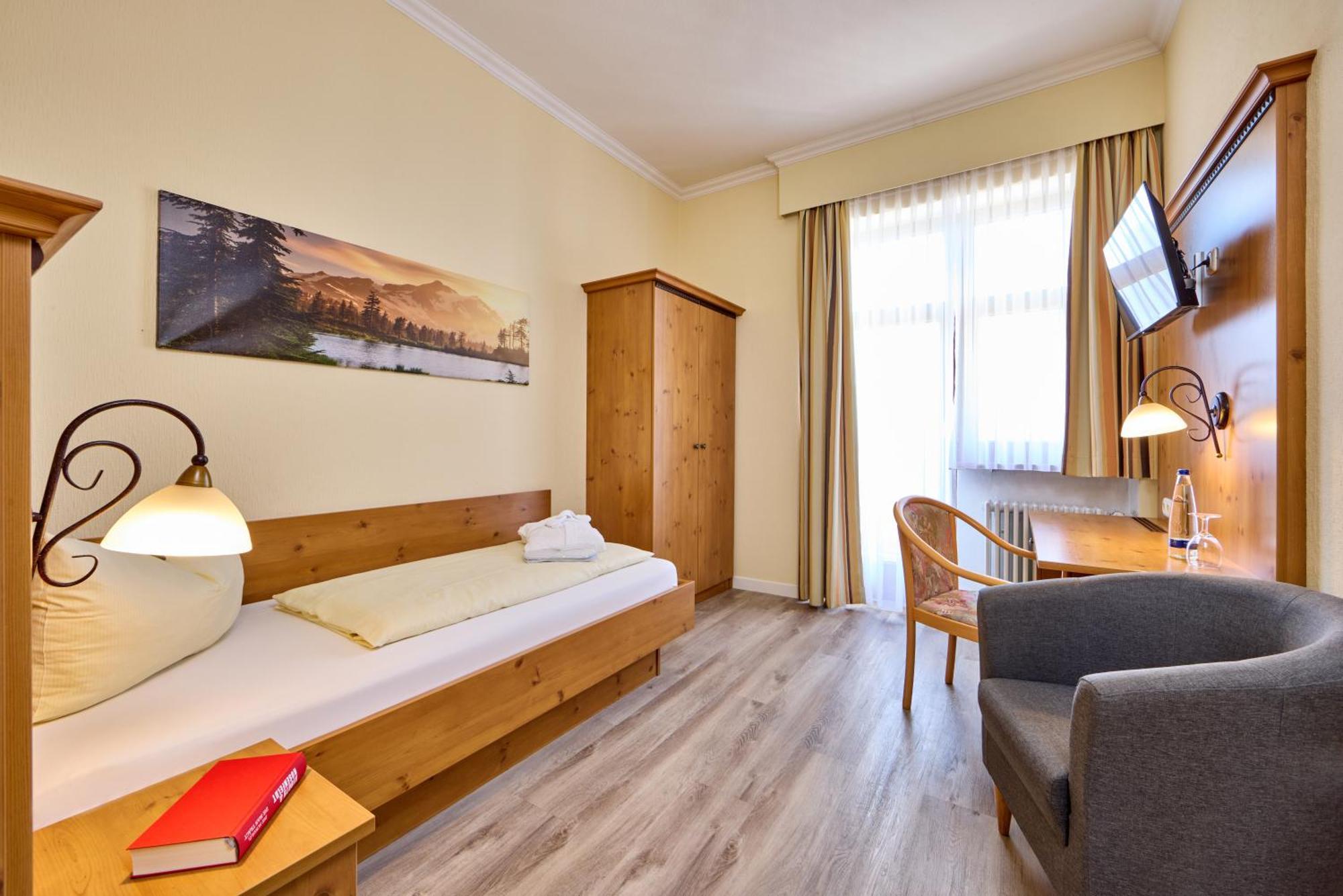 Hotel Vier Jahreszeiten Garmisch-Partenkirchen Esterno foto