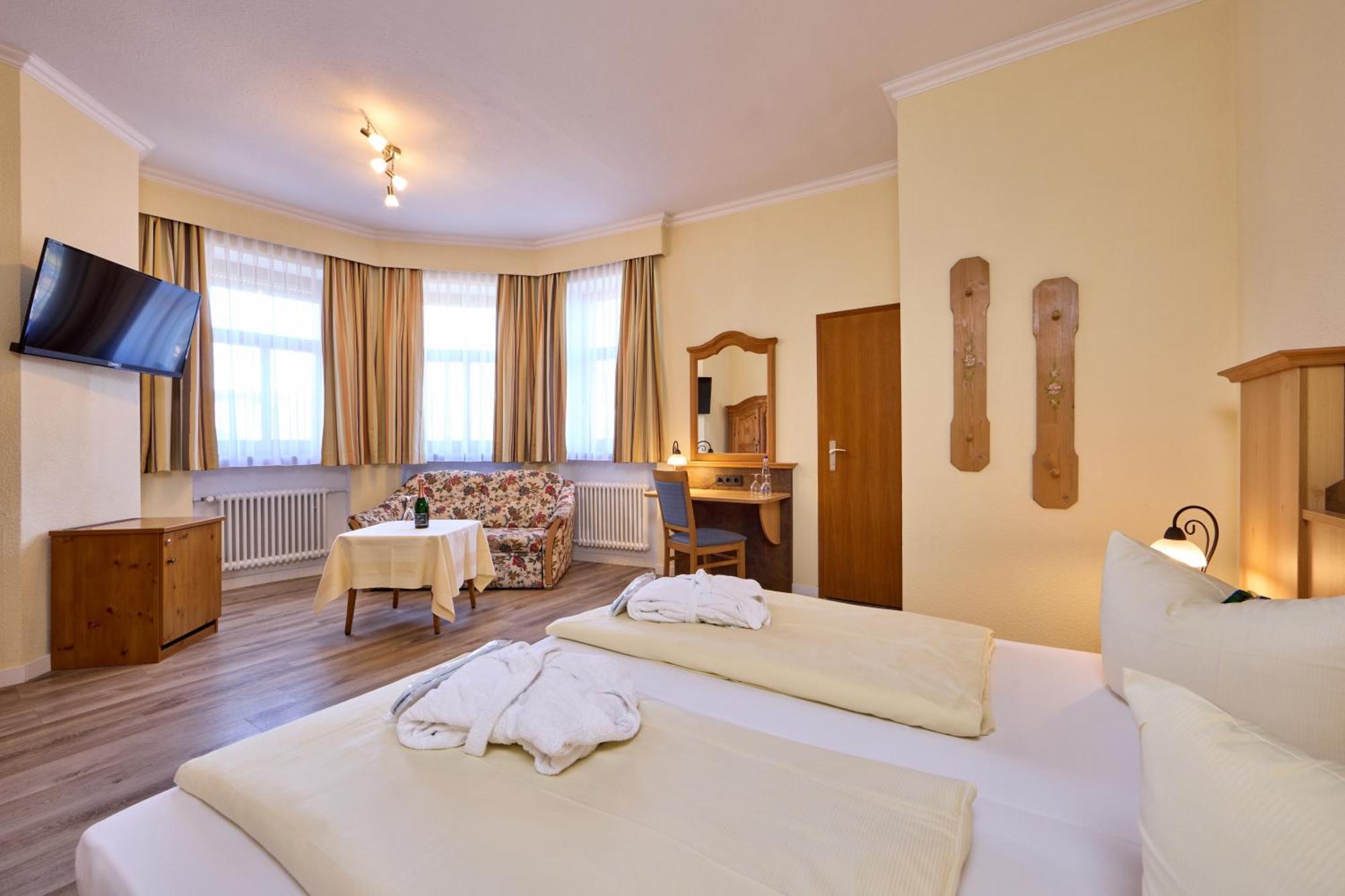 Hotel Vier Jahreszeiten Garmisch-Partenkirchen Esterno foto