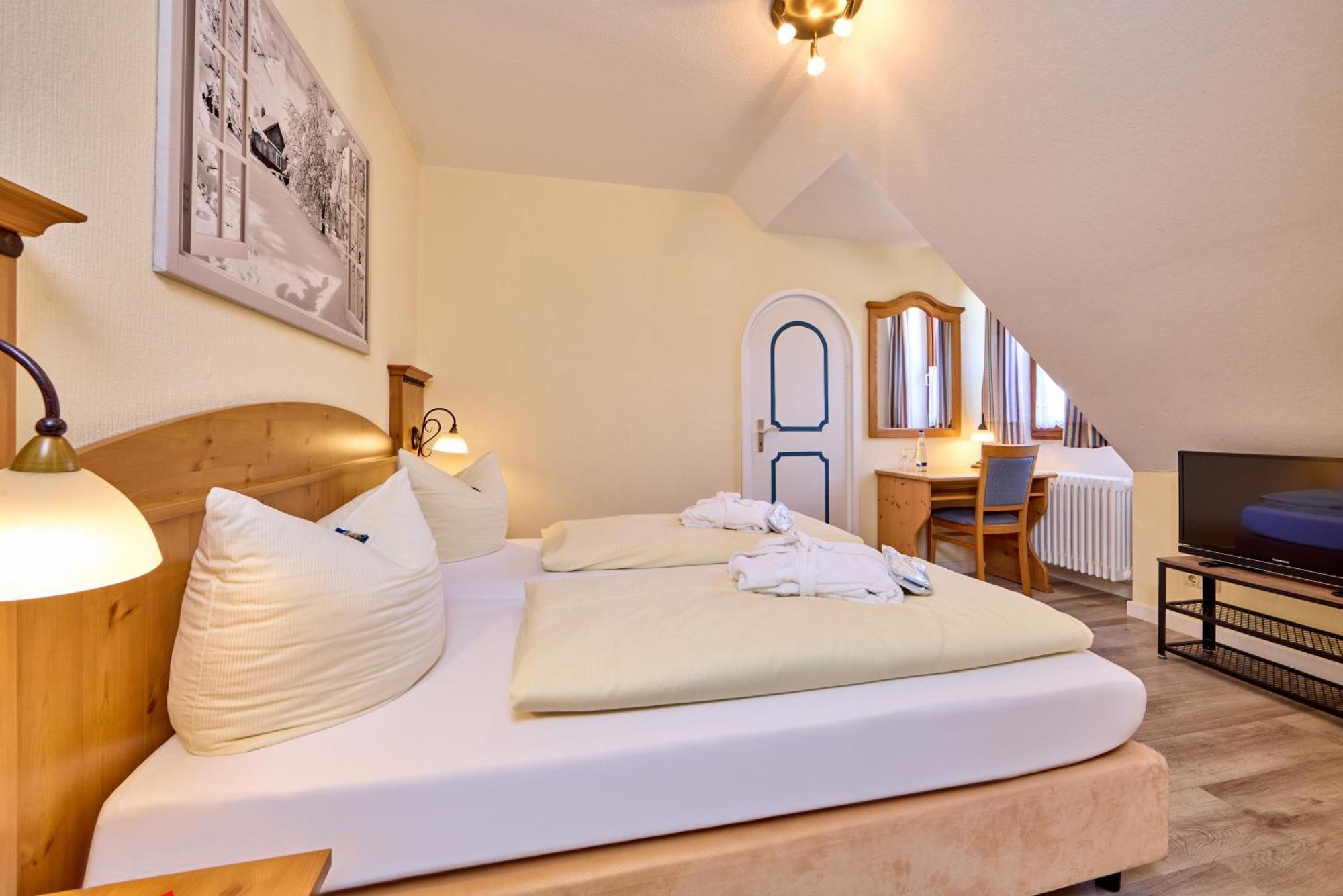 Hotel Vier Jahreszeiten Garmisch-Partenkirchen Esterno foto