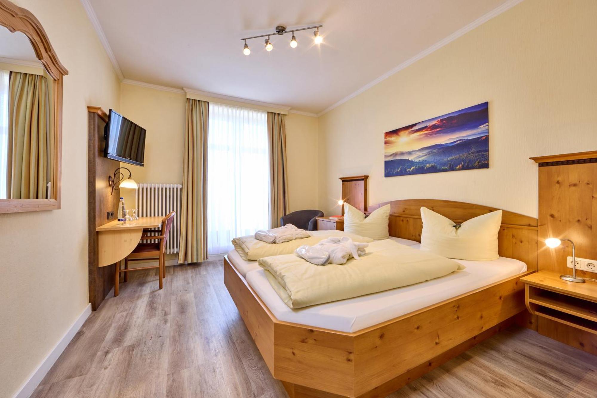 Hotel Vier Jahreszeiten Garmisch-Partenkirchen Esterno foto